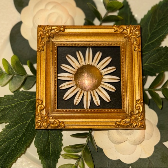 Avon Jewelry - Vintage Daisy Brooch